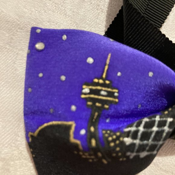 TORONTO NIGHT SKYLINE Silky BOWTIE Unisex Purple Black Red Sparkle - Picture 2 of 6